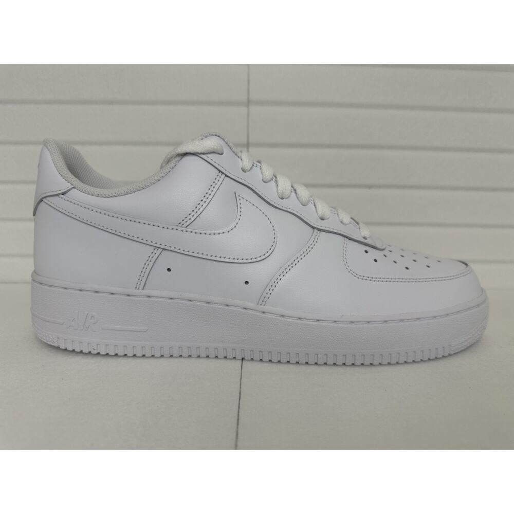 Nike Air Force 1 '07 Triple White mens Size 8 CW2288-111 New Authentic